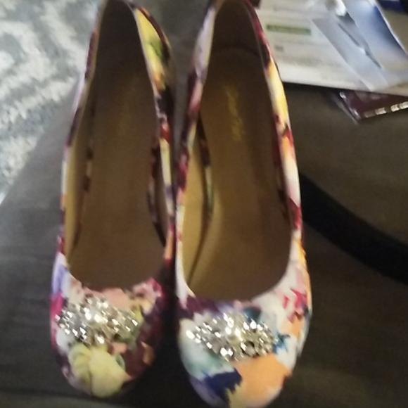 Shoes - Picture 2 of 2